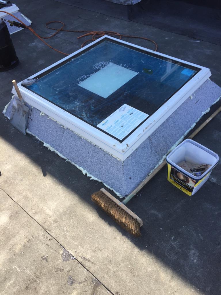 Pose de fenêtre de toit Velux et isolation toit plat à Bruxelles
